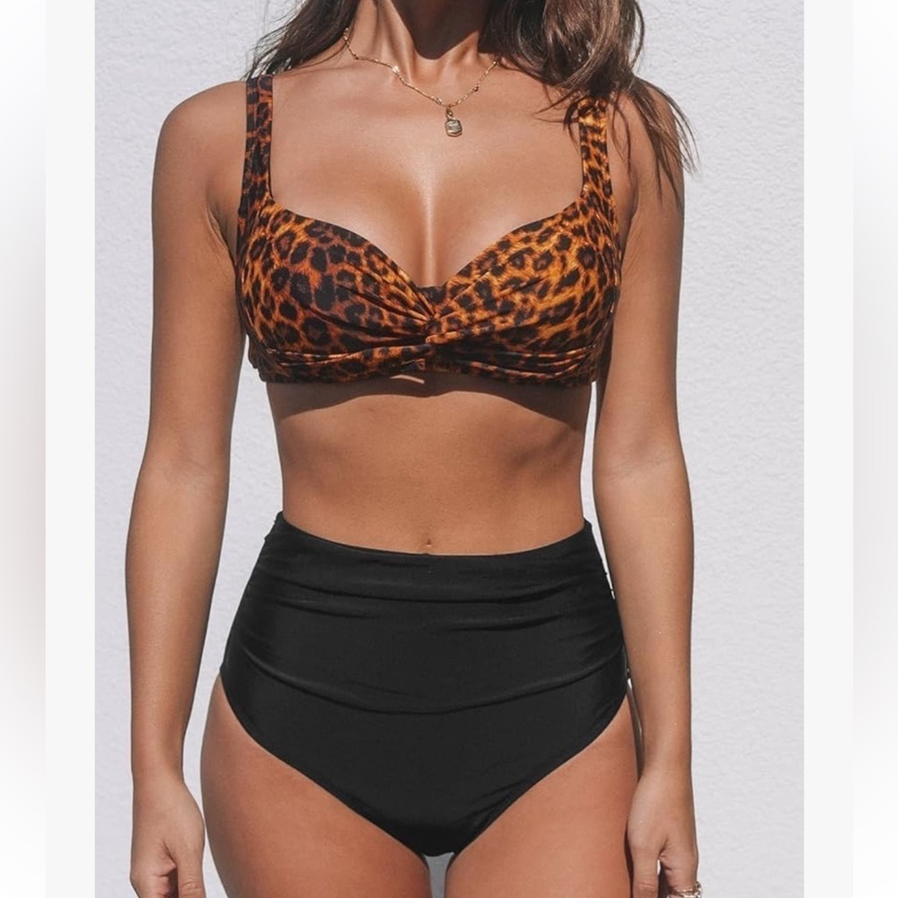 CUPSHE Women's High Waisted Tummy Control Twist Front Two Piece Bikini Set Small
